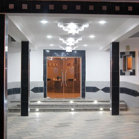 R & K Guest Palace Hotell Kano Exteriör bild