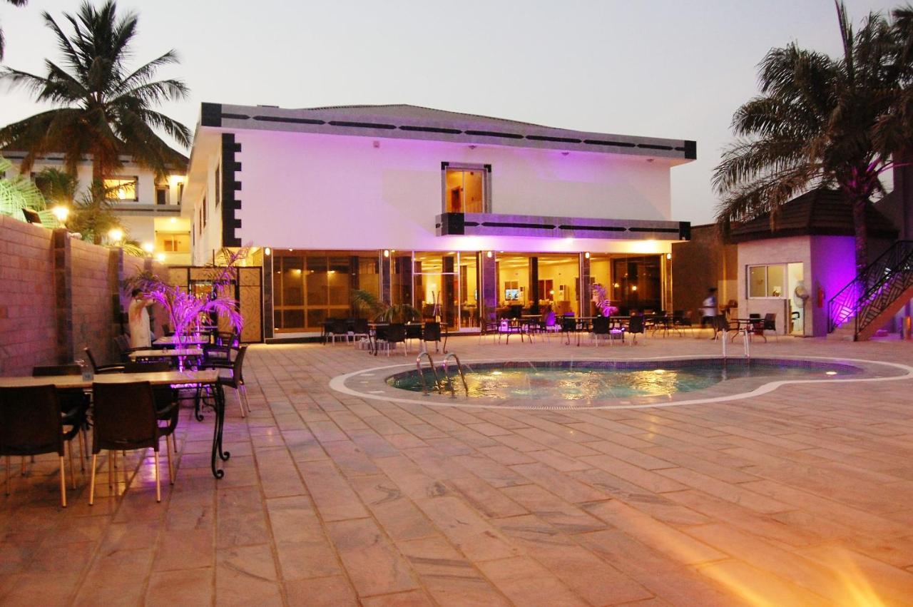 R & K Guest Palace Hotell Kano Exteriör bild