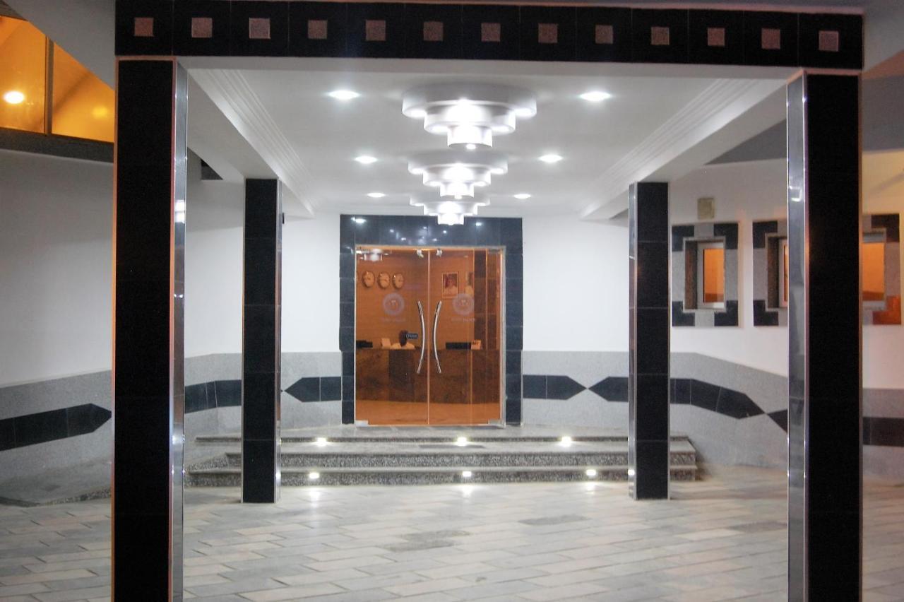 R & K Guest Palace Hotell Kano Exteriör bild