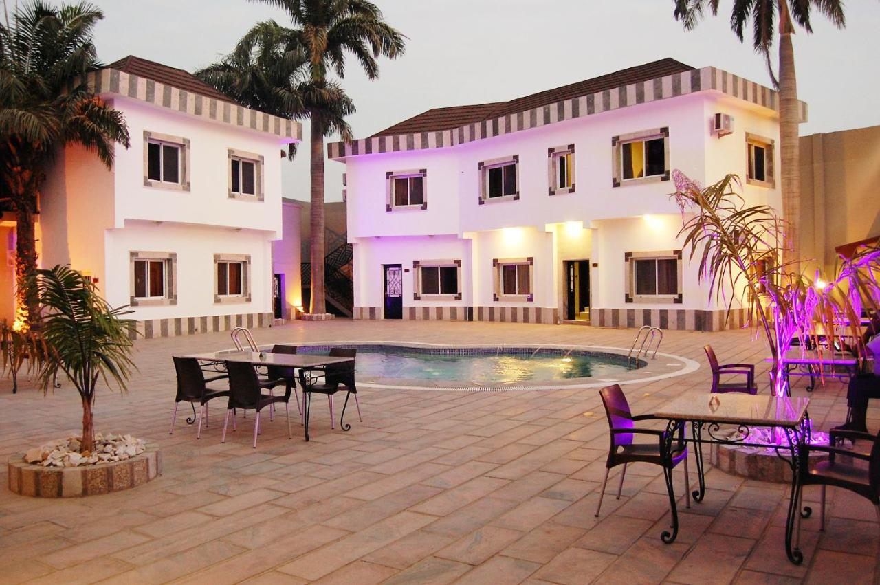 R & K Guest Palace Hotell Kano Exteriör bild