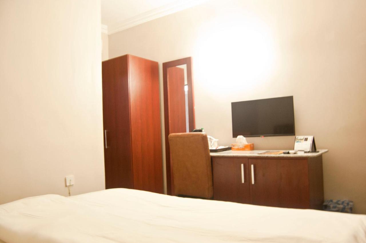 R & K Guest Palace Hotell Kano Exteriör bild