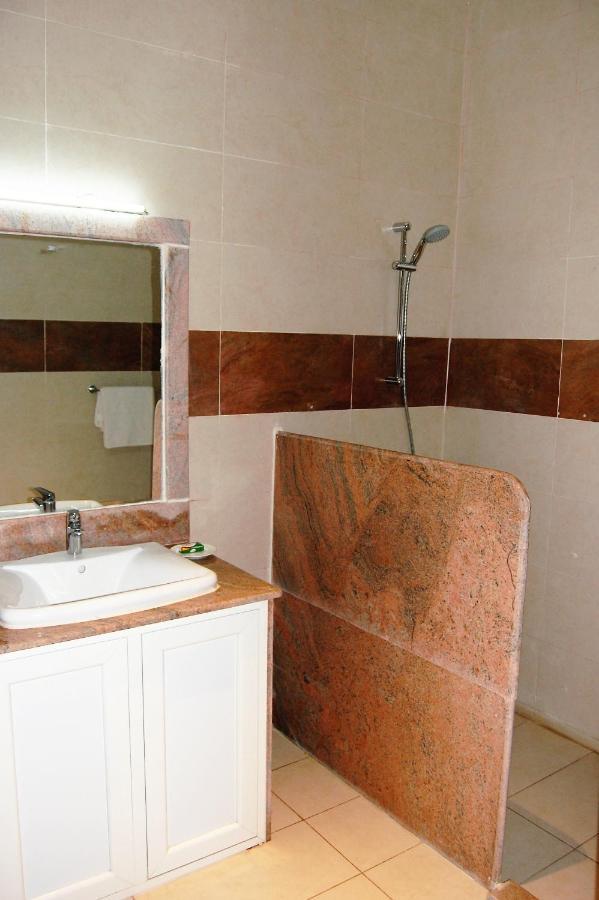R & K Guest Palace Hotell Kano Exteriör bild